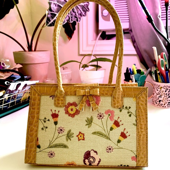 Embroidered Floral Tan coloured Handbag - Liz Claiborne - Picture 6 of 10